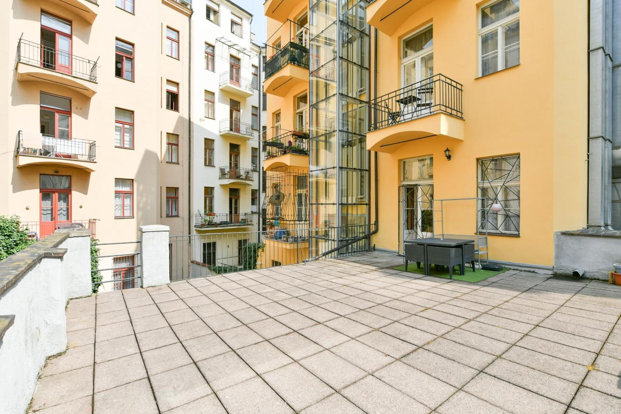 Stunning Charles Bridge Apartment Prague Exterior photo